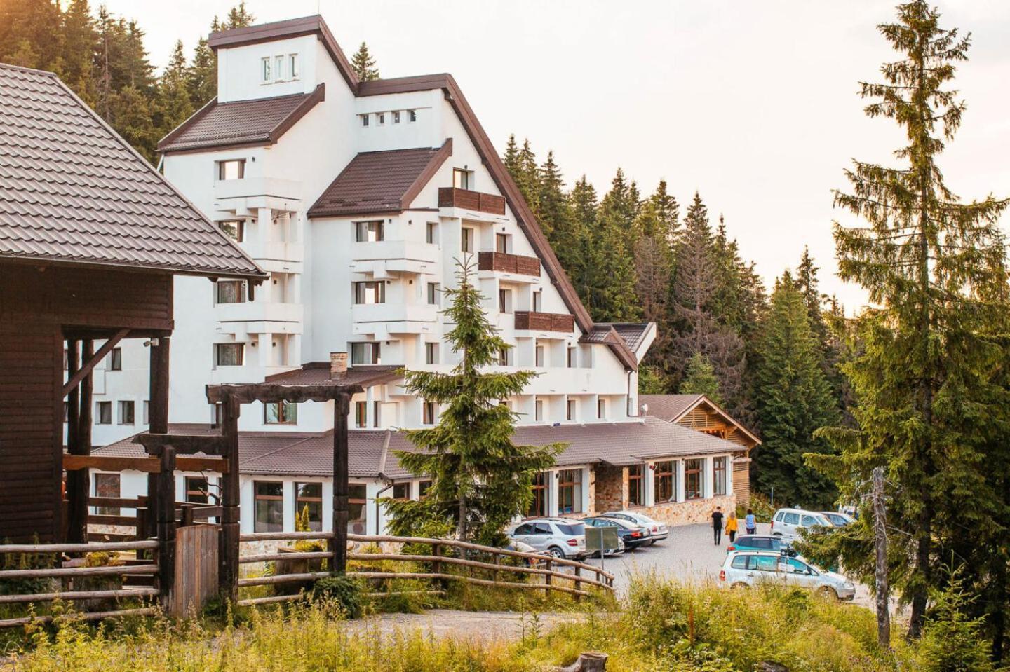 Hotel Alpin Rarau Câmpulung Moldovenesc Exteriör bild
